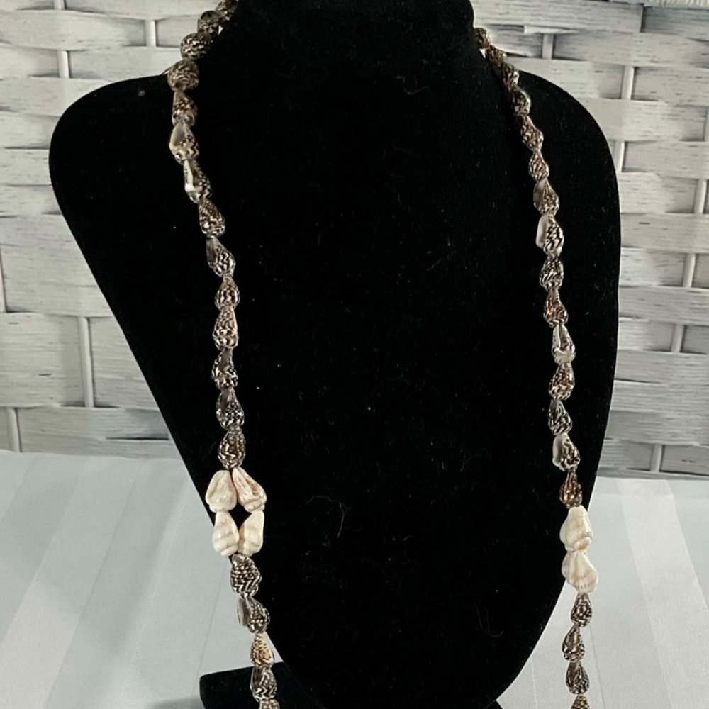 Authentic Hawaiian Shell Necklace - Picture 2 of 2